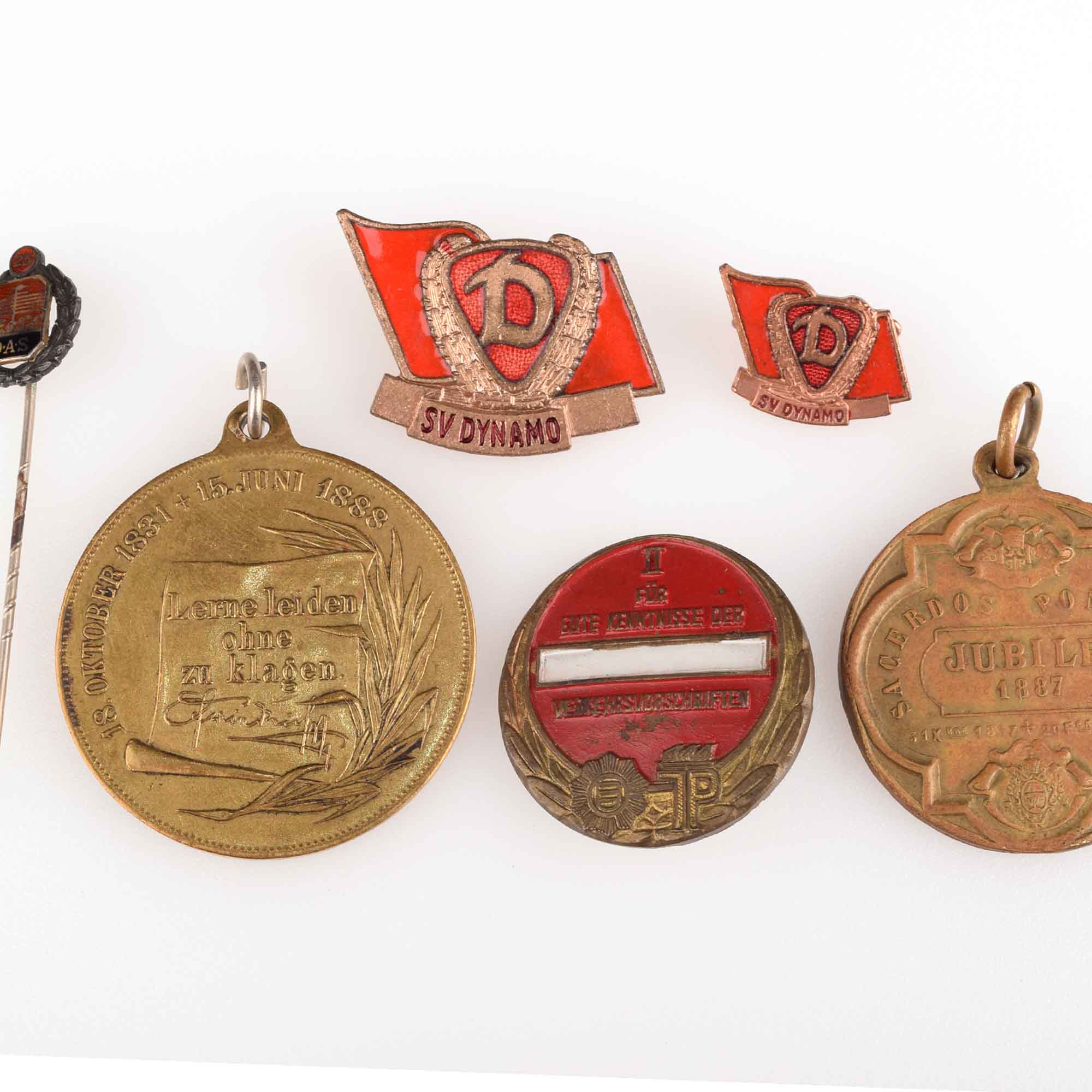 Konvolut Abzeichen, Medaillen und Anstecknadeln